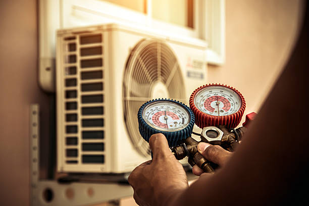 Professional Ac Installation technician working in Hatteras, NC